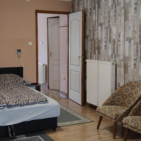 Apartman Edit Harkan Exterior foto