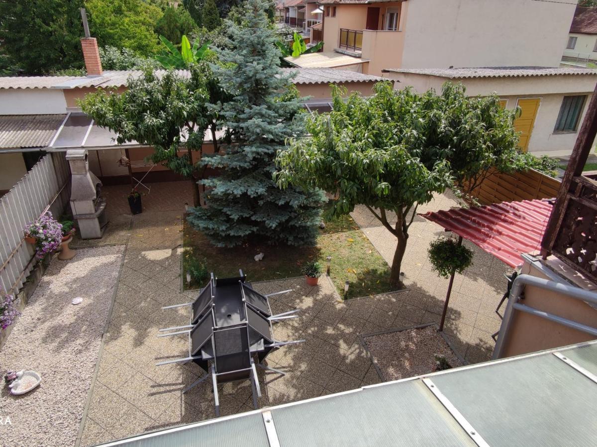 Apartman Edit Harkan Exterior foto
