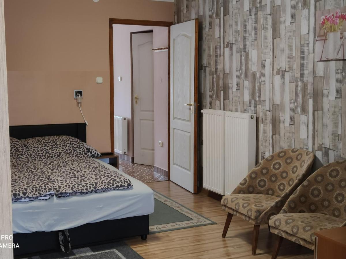 Apartman Edit Harkan Exterior foto