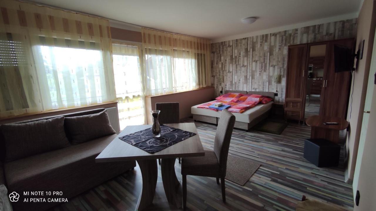 Apartman Edit Harkan Exterior foto